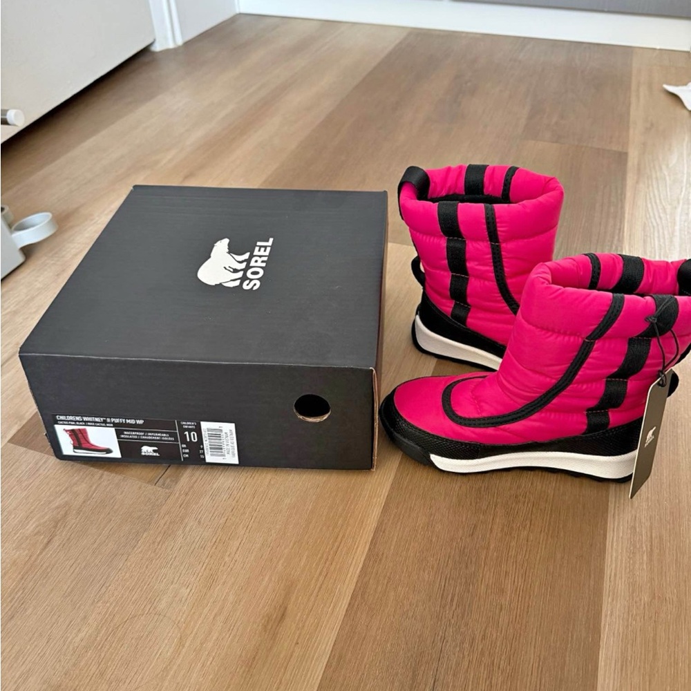 Brand new Sorel Pink and Black Insulated Boots